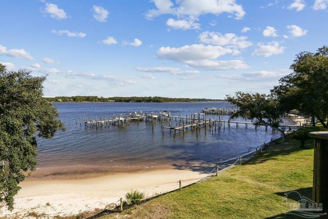 7222 Majestic Blvd, Navarre, FL 32566