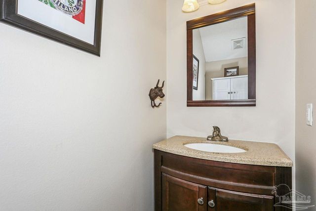 7222 Majestic Blvd, Navarre, FL 32566