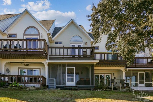 7222 Majestic Blvd, Navarre, FL 32566