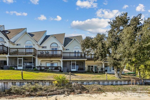 7222 Majestic Blvd, Navarre, FL 32566