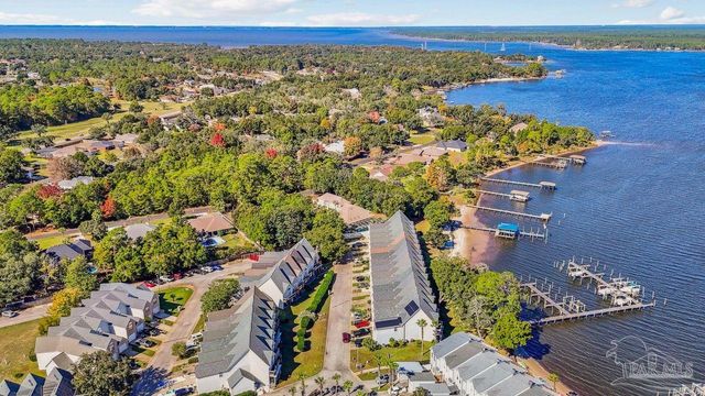 7222 Majestic Blvd, Navarre, FL 32566