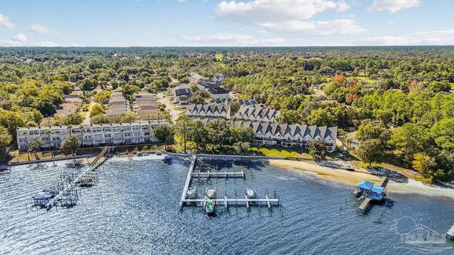 7222 Majestic Blvd, Navarre, FL 32566