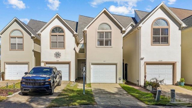 7222 Majestic Blvd, Navarre, FL 32566