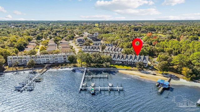 7222 Majestic Blvd, Navarre, FL 32566