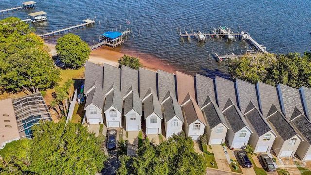 7222 Majestic Blvd, Navarre, FL 32566