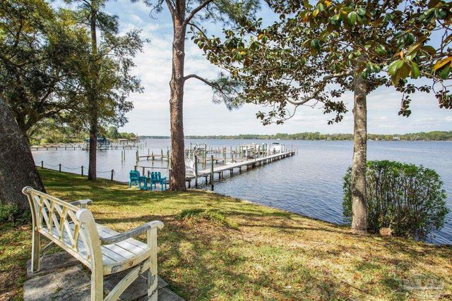 7222 Majestic Blvd, Navarre, FL 32566