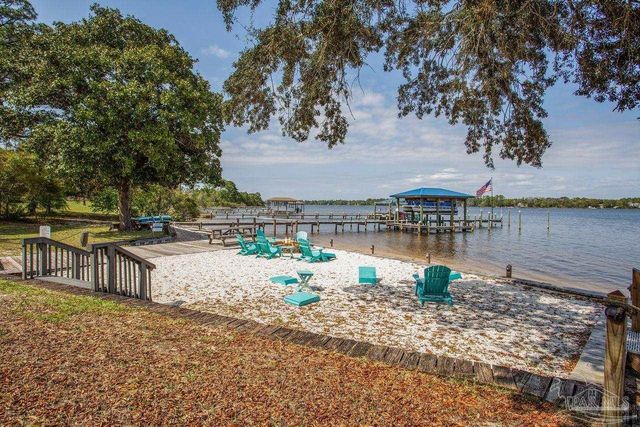 7222 Majestic Blvd, Navarre, FL 32566