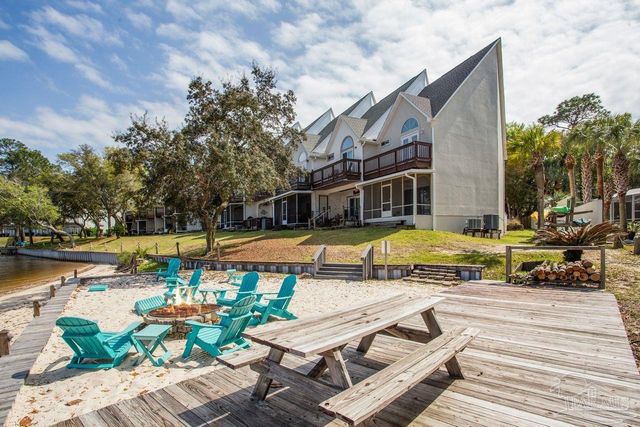 7222 Majestic Blvd, Navarre, FL 32566