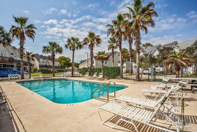 7222 Majestic Blvd, Navarre, FL 32566