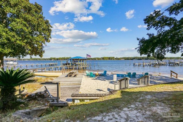 7222 Majestic Blvd, Navarre, FL 32566