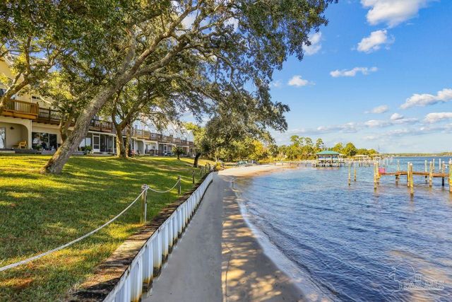 7222 Majestic Blvd, Navarre, FL 32566