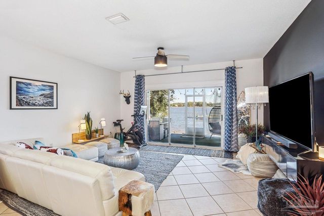 7222 Majestic Blvd, Navarre, FL 32566