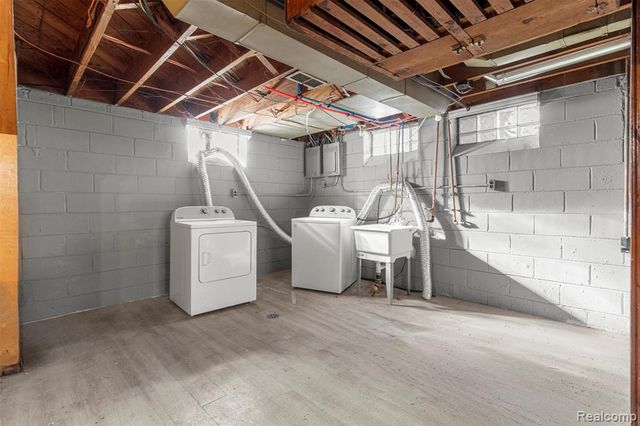 7801 Appoline Street, Dearborn, MI 48126