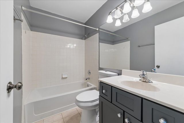 1459 Golfview Drive, Glendale Heights, IL 60139