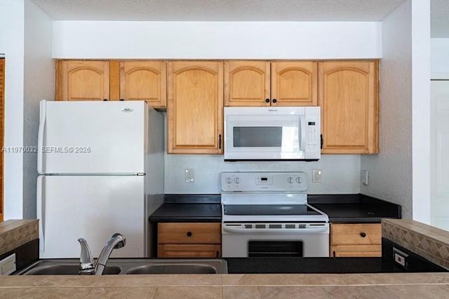 4847 Via Palm Lks 1003, West Palm Beach, FL 33417