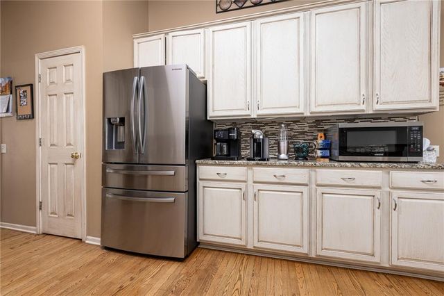 9208 N CAMPBELL Court, Kansas City, MO 64155