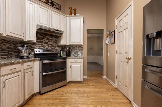 9208 N CAMPBELL Court, Kansas City, MO 64155