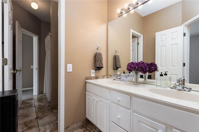 9208 N CAMPBELL Court, Kansas City, MO 64155