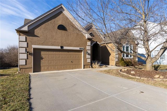 9208 N CAMPBELL Court, Kansas City, MO 64155