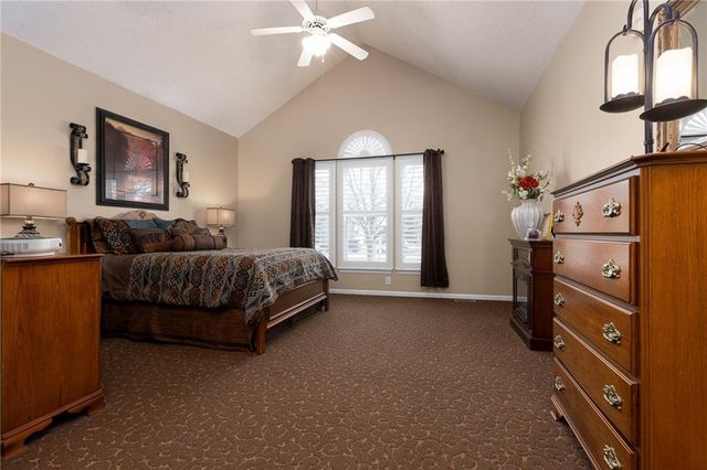 9208 N CAMPBELL Court, Kansas City, MO 64155