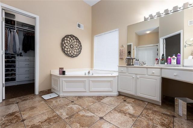 9208 N CAMPBELL Court, Kansas City, MO 64155