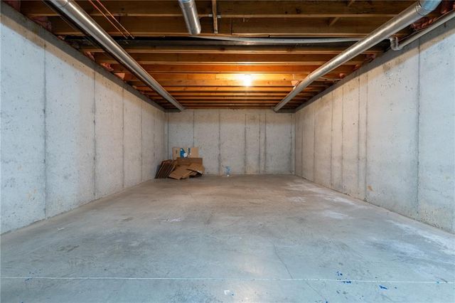 9208 N CAMPBELL Court, Kansas City, MO 64155