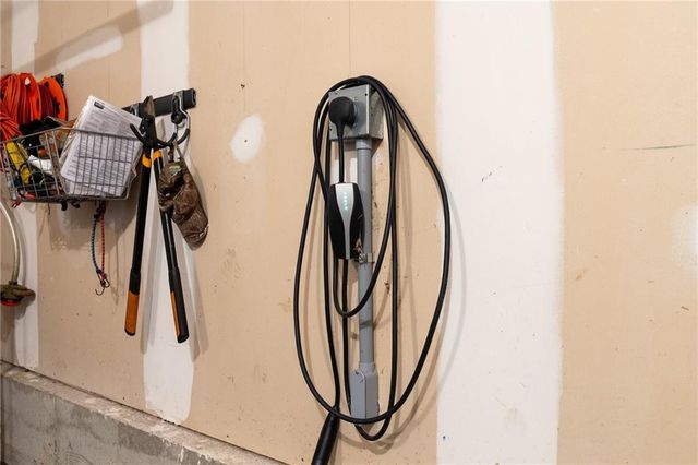 9208 N CAMPBELL Court, Kansas City, MO 64155