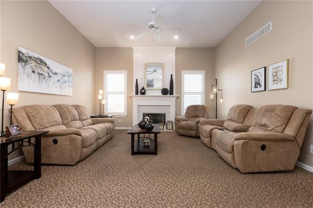 9208 N CAMPBELL Court, Kansas City, MO 64155