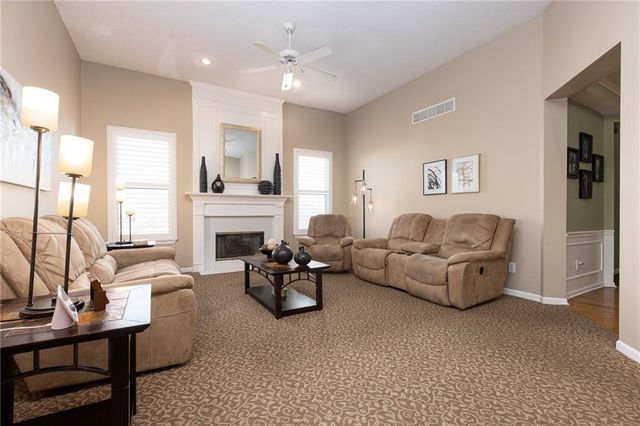 9208 N CAMPBELL Court, Kansas City, MO 64155