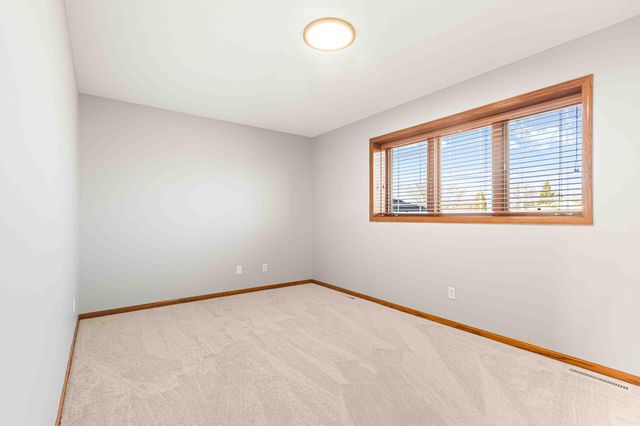 3102 26th Avenue S, Fargo, ND 58103