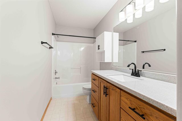 3102 26th Avenue S, Fargo, ND 58103