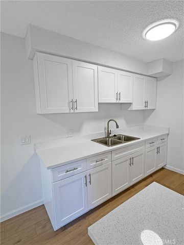 1820 N Edgemont 2, Los Angeles, CA 90027