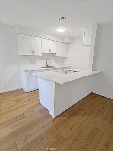 1820 N Edgemont 2, Los Angeles, CA 90027