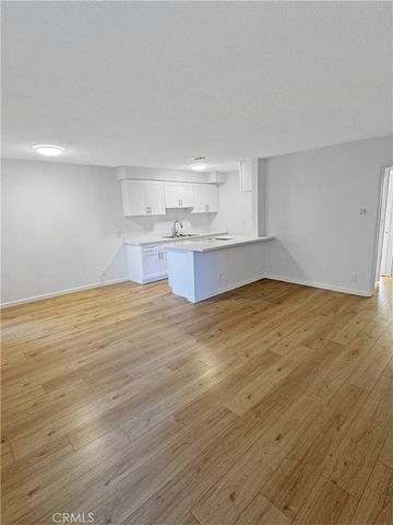 1820 N Edgemont 2, Los Angeles, CA 90027