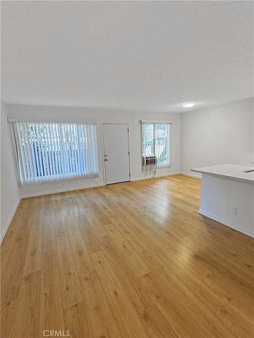 1820 N Edgemont 2, Los Angeles, CA 90027