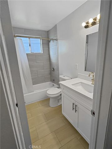 1820 N Edgemont 2, Los Angeles, CA 90027