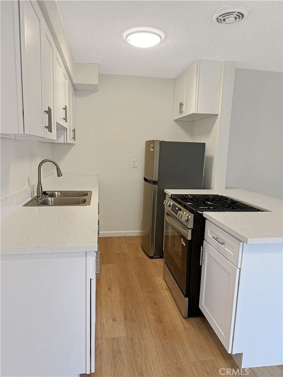 1820 N Edgemont 2, Los Angeles, CA 90027