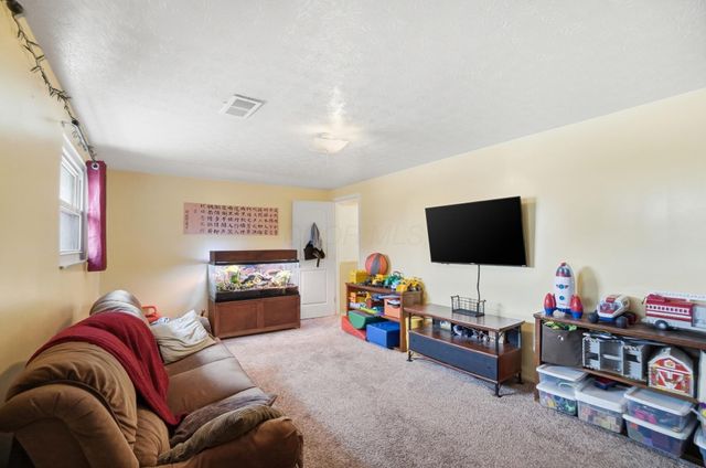 876 Kyle Avenue, Columbus, OH 43207