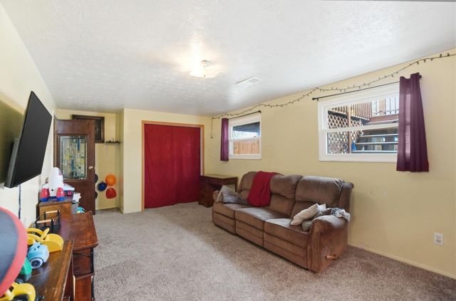 876 Kyle Avenue, Columbus, OH 43207