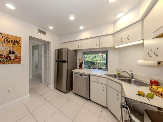 200 WOODLAND DRIVE, Osprey, FL 34229