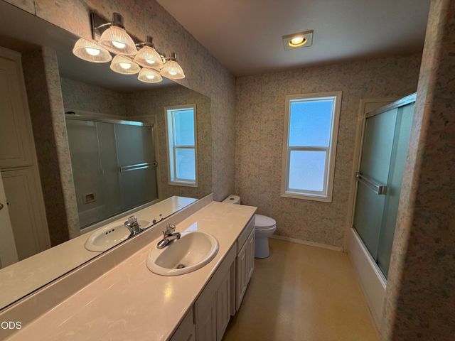 3223 Parkview Court, Medford, OR 97504