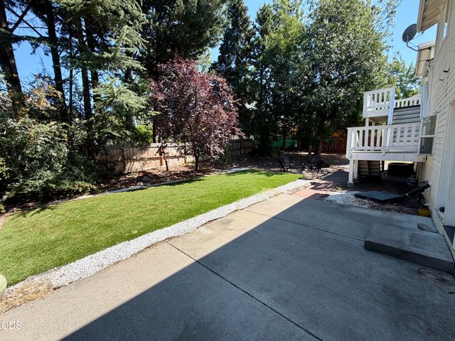 3223 Parkview Court, Medford, OR 97504