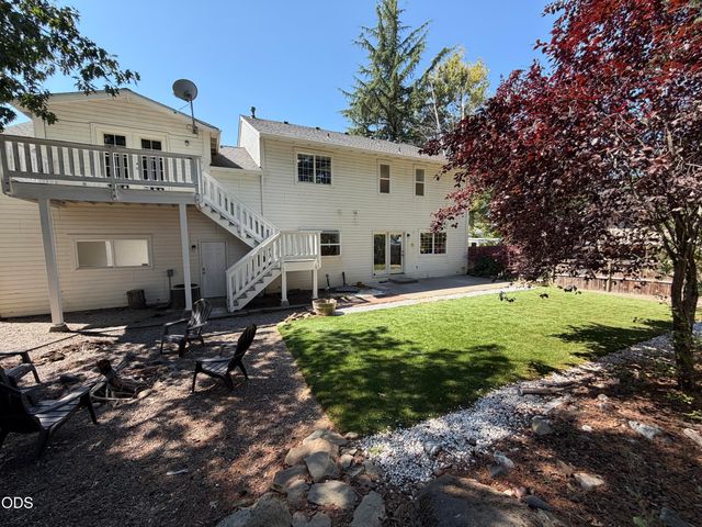 3223 Parkview Court, Medford, OR 97504