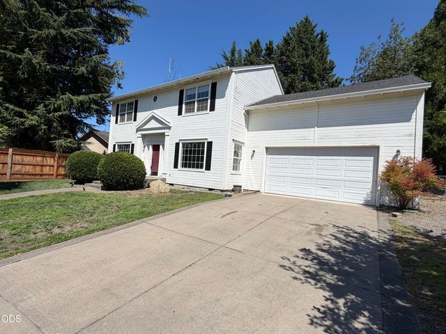 3223 Parkview Court, Medford, OR 97504