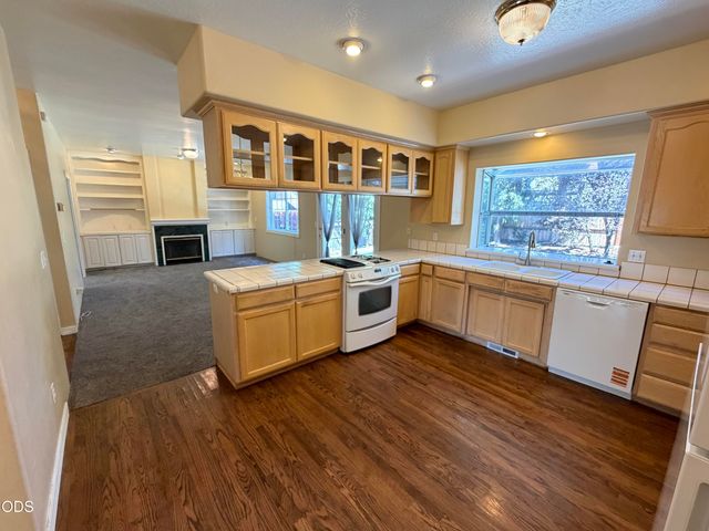 3223 Parkview Court, Medford, OR 97504