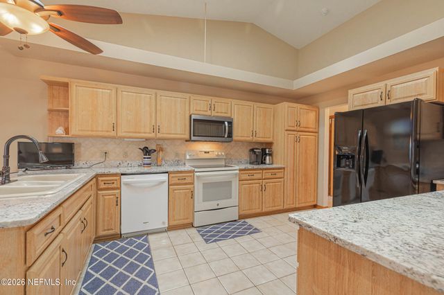27 CHERRYTREE Court, Palm Coast, FL 32137