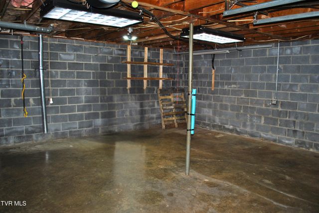 5919 Carters Valley Road, Church Hill, TN 37642