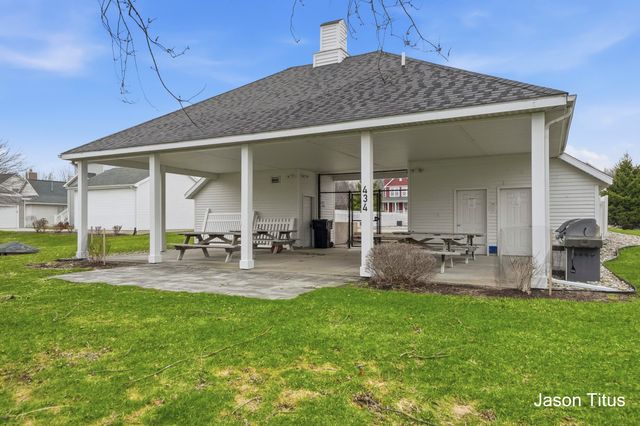 439 Summer Grove Drive 14, Douglas Vllg, MI 49406