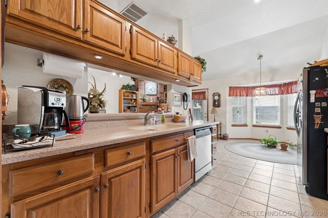 1313 Fairfax Court, Yukon, OK 73099