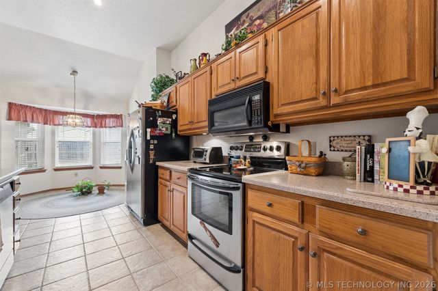 1313 Fairfax Court, Yukon, OK 73099